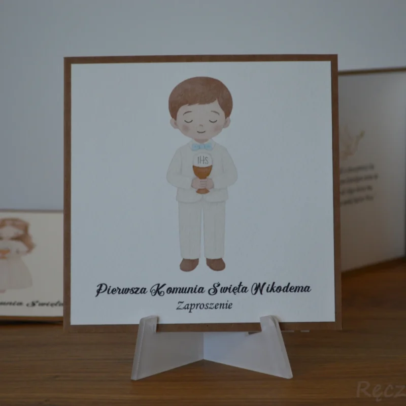 Zaproszenie na pierwszą komunię, chłopiec trzymający kielich