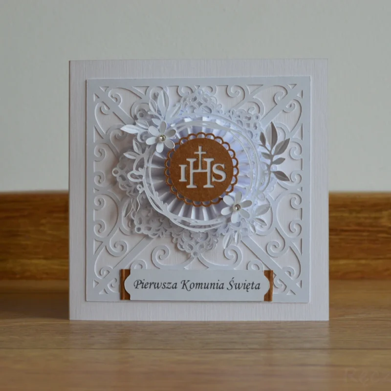 Pamiątka Komunia - Kwiatowa kompozycja na serwetce